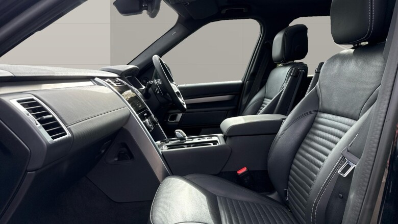 Land Rover Discovery 3.0 D300 R-Dynamic SE 5dr Auto Diesel Station Wagon